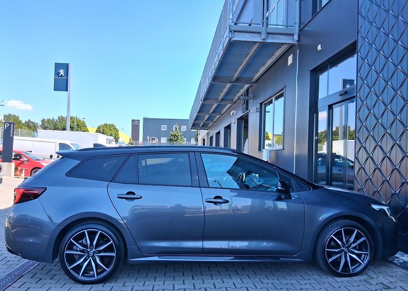 Toyota Corolla GR DYNAMIC 2.0 Hyb. 144 kW  - fotka 9 z 29