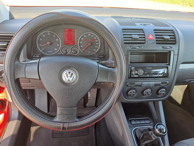 Volkswagen Golf 1.4 16V PĚKNÝ STAV - fotka 17 z 22