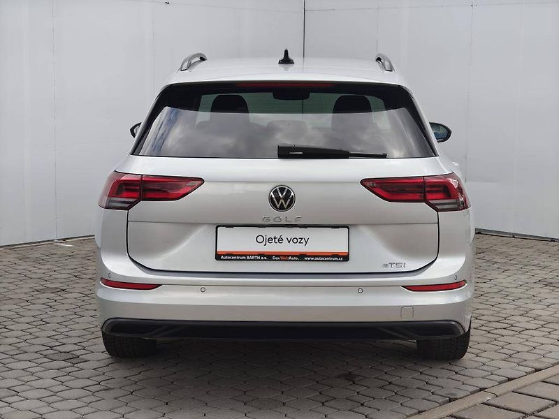 Volkswagen Golf Life 7DSG 1,5 eTSI - fotka 21 z 22