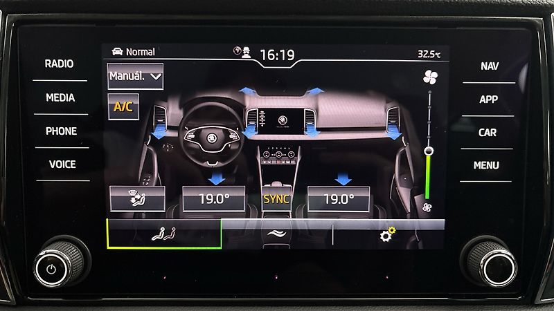Škoda Karoq 2.0 TDI DSG Style - fotka 26 z 28