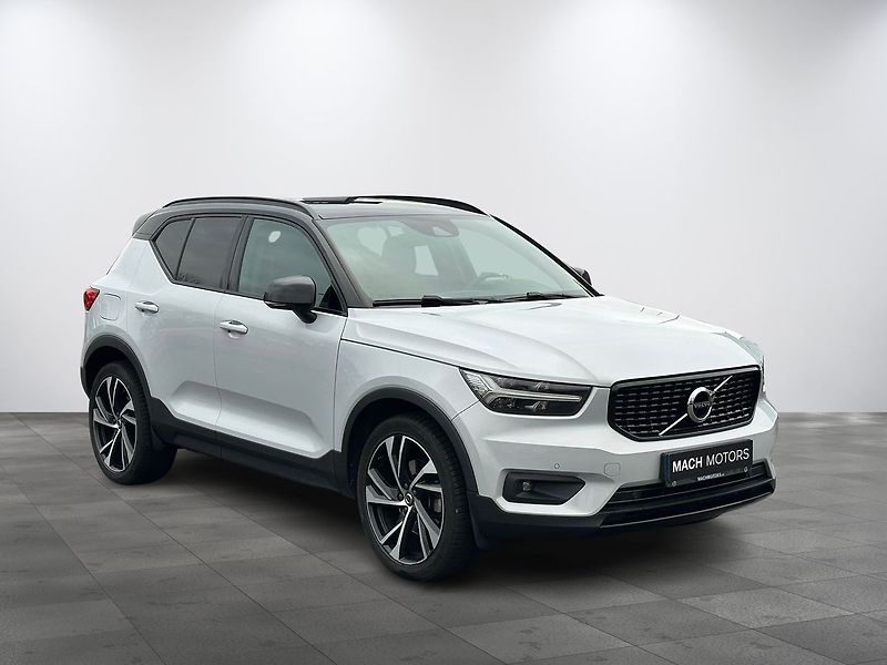 Volvo XC40 B4 R-Design - fotka 2 z 15
