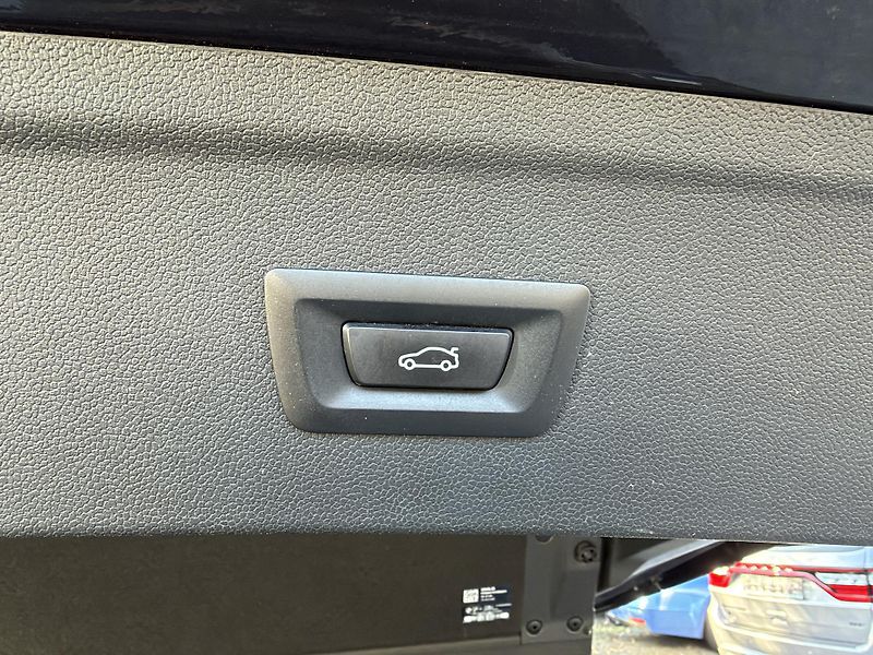 BMW iX xDrive40 SPORT H&K SkyLounge - fotka 15 z 33
