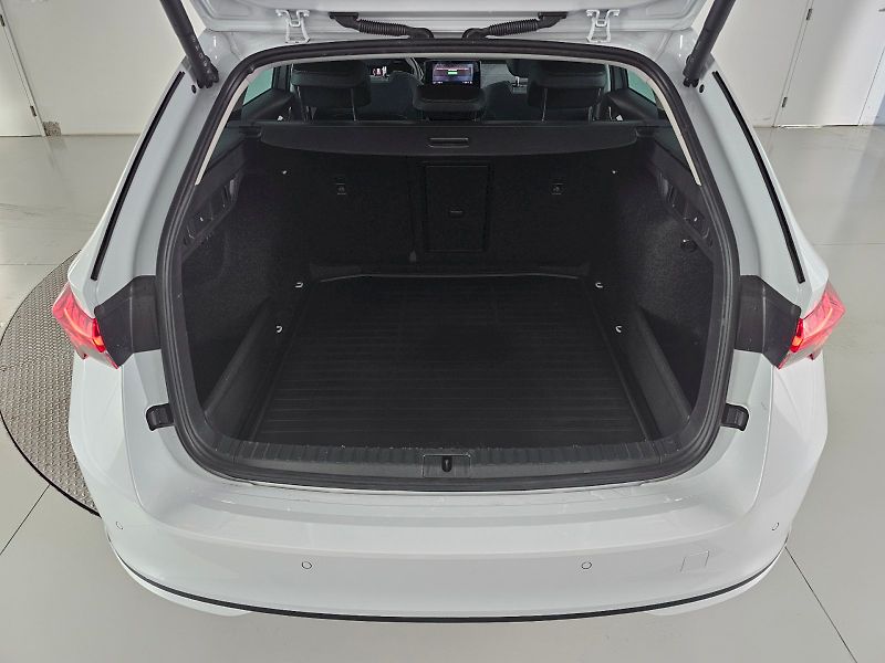 Škoda Octavia (2025) COMBI 1.5TSI DSG BUSINESS TOP - fotka 30 z 30