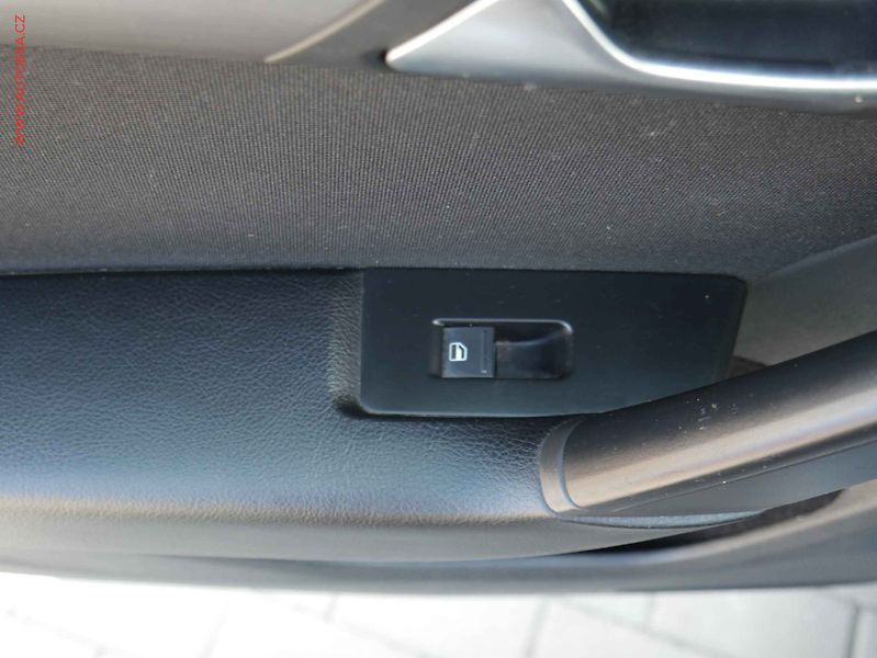 Volkswagen Passat (2013) 1.6TDi, Comfortline - fotka 12 z 22
