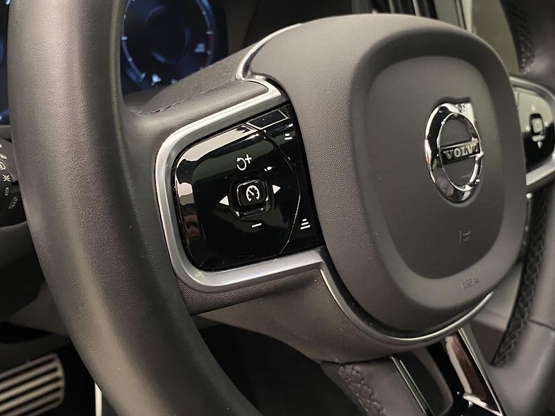Volvo V60 B4 DARK PLUS AUT  - fotka 20 z 45