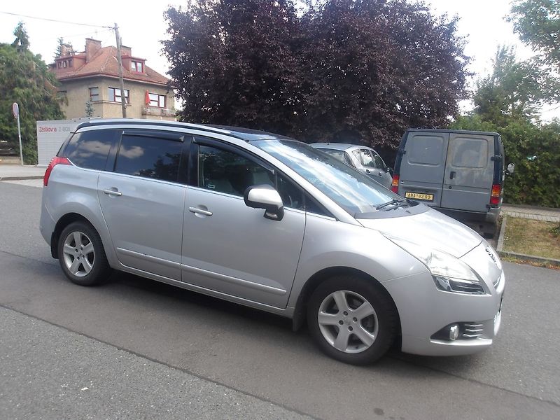 Peugeot 5008 1,6i KŮŽE, PĚKNÝ ! - fotka 6 z 29