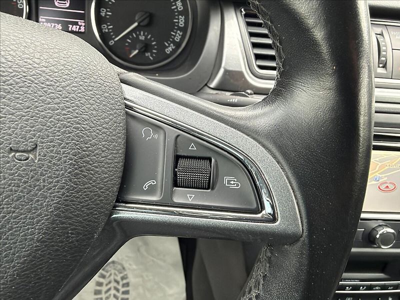 Škoda Rapid 1.6 TDI Spaceback Ambition - fotka 12 z 21