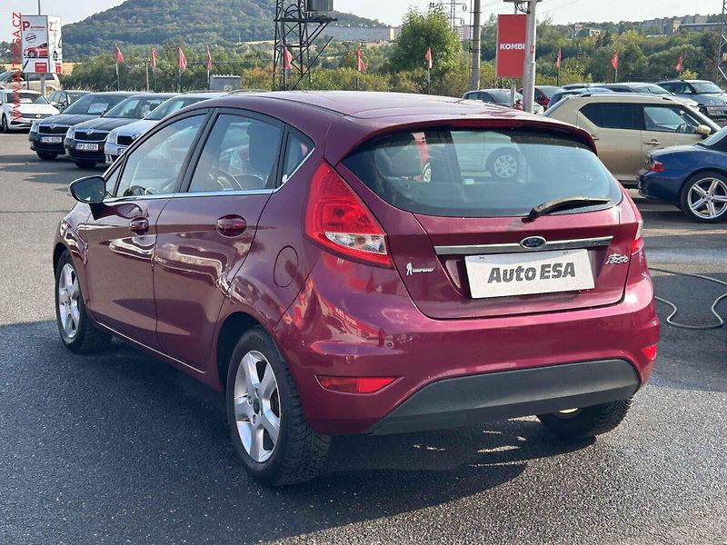 Ford Fiesta (2009) 1.4Ti-VCT, AC, výhřev sed - fotka 6 z 17