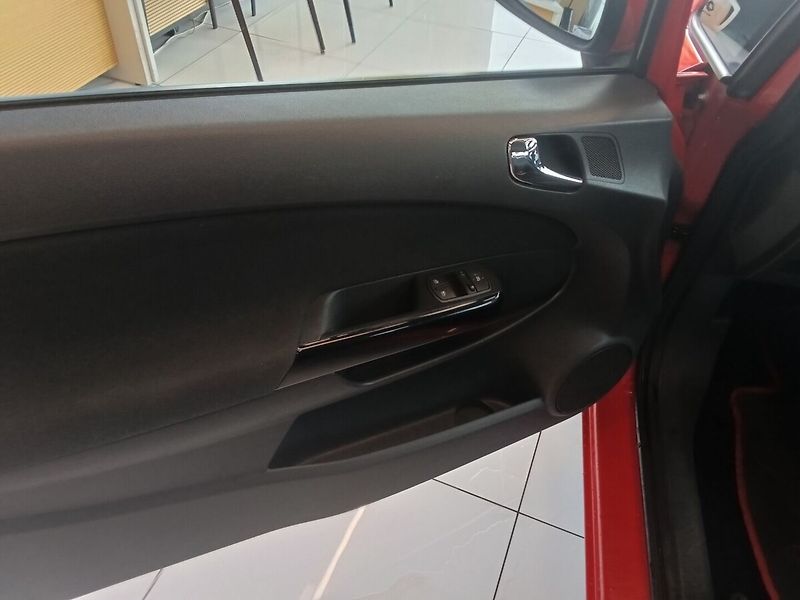 Opel Corsa 1.2i 63KW AUT 2011 - fotka 7 z 9