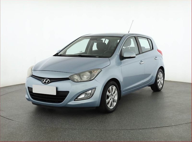 Hyundai i20 (2012) 1.2, Serv.kniha, Tempomat - fotka 2 z 17