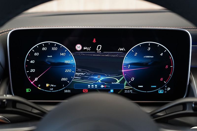 Mercedes-Benz GLC 220d 4M AMG, Ventilace, Tažné - fotka 22 z 50