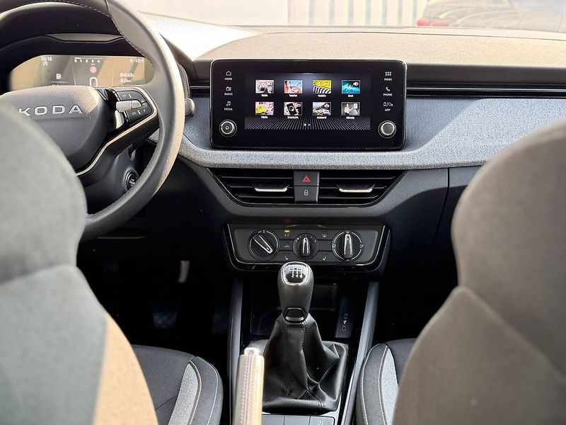 Škoda Scala Selection 1,0 TSI 85 kW 6° MP - fotka 12 z 32