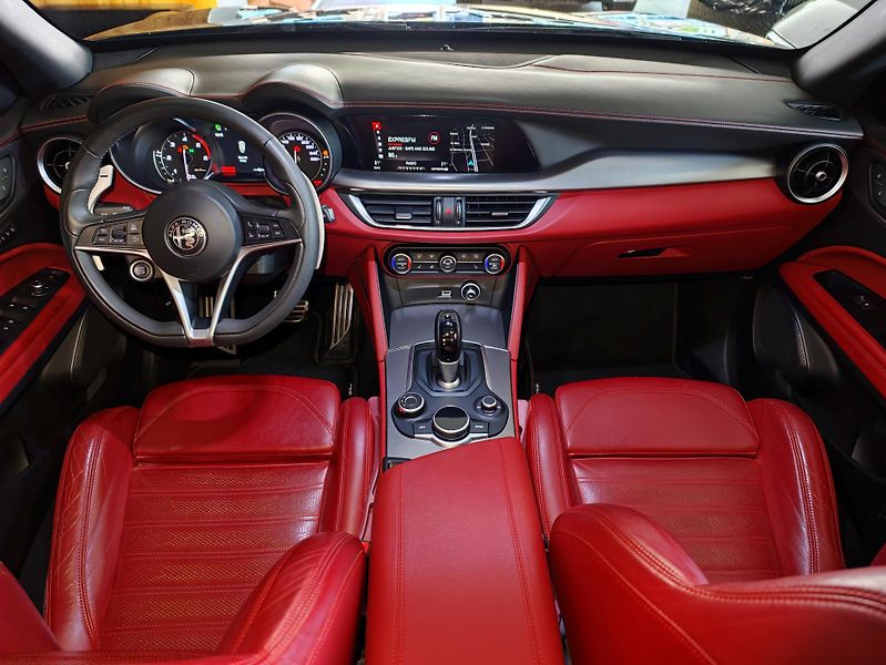 Alfa Romeo Stelvio 2,2d 154kW Q4 - fotka 21 z 38