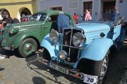 Automobiloví a motocykloví veteráni se vydali v neděli na tradiční jízdu Ze zámku na hrad. Start byl na Horním náměstí v Přerově, kde si lidé užili bohatý program.