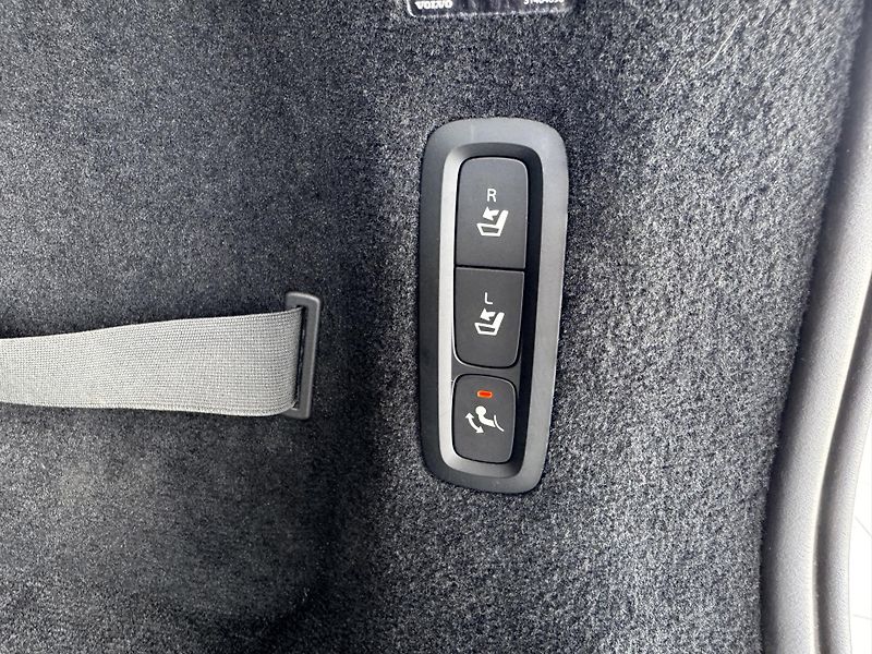 Volvo V90 CC*D5 173kW*AWD*KeyLess*Tažné - fotka 31 z 34