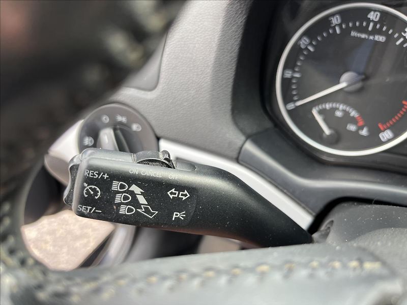 Škoda Octavia 1,6 MPi KLIMA ROZVODY PNEU - fotka 22 z 36