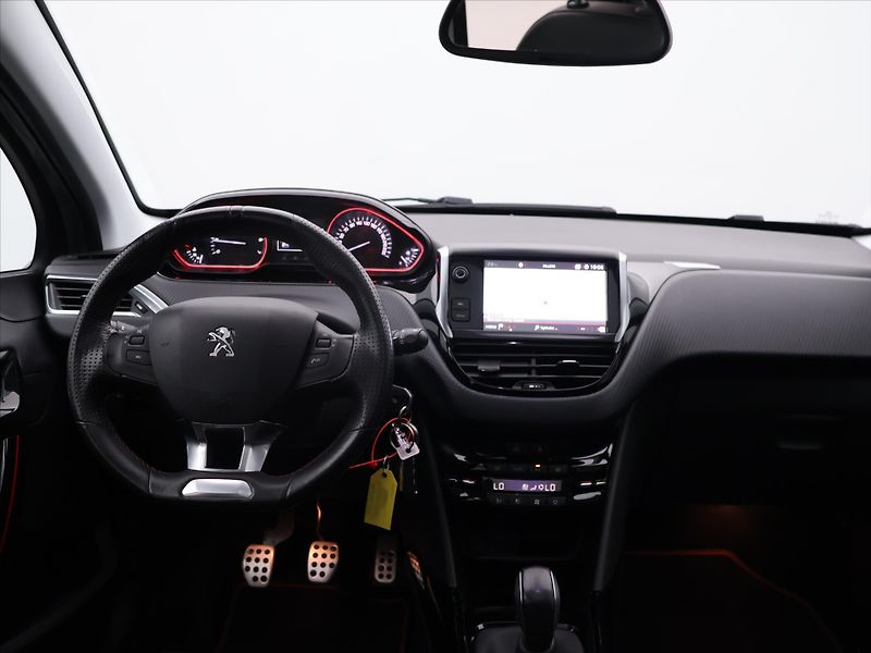 Peugeot 2008 1,2 PT 81KW GT-LINE Panorama - fotka 25 z 33