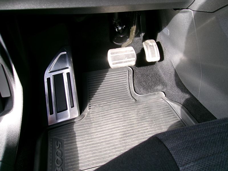 Peugeot 5008 7míst aut. ZÁRUKA - fotka 19 z 27