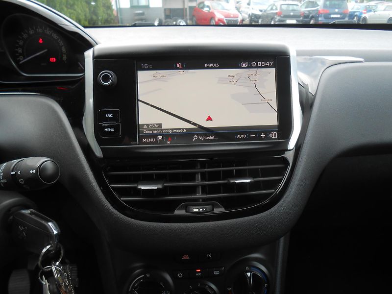 Peugeot 208 NAVIGACE,CHROM,LED!! - fotka 31 z 42