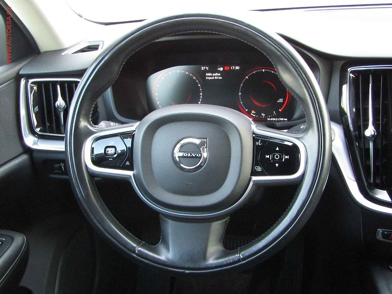 Volvo V60 (2019) 2.0 D4 4x4, Cross Country - fotka 13 z 18