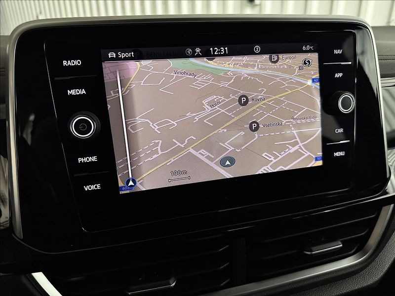 Volkswagen T-Roc R-LINE ACC NEZ-TOP 2XALU DPH - fotka 21 z 46