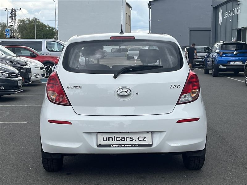 Hyundai i20 1,2 i  Family Space - fotka 6 z 21