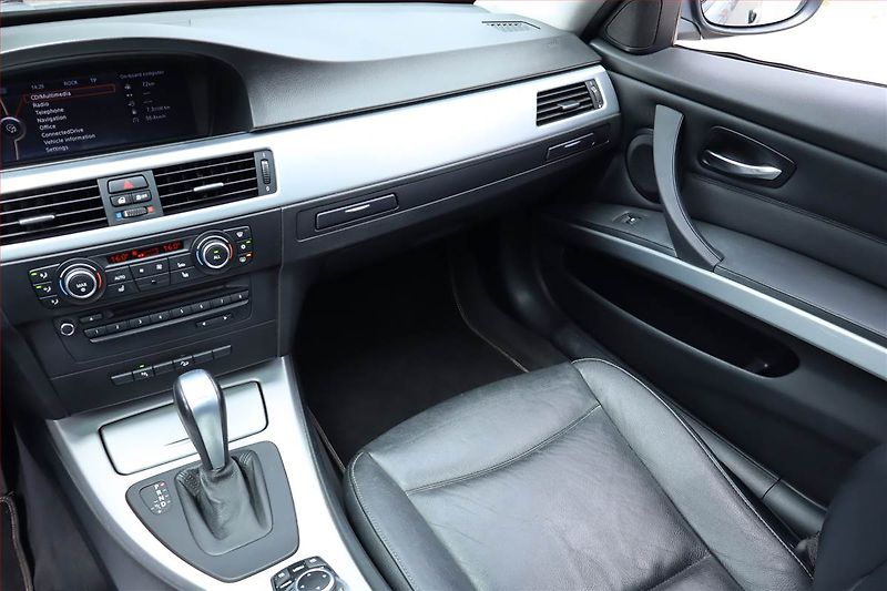 BMW Řada 3 (2011) Individual 320 d xDrive, 4X4 - fotka 8 z 22