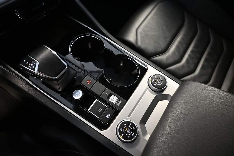 Volkswagen Touareg (2022) 3.0 4Motion LED ACC Vzduch Taž - fotka 18 z 34