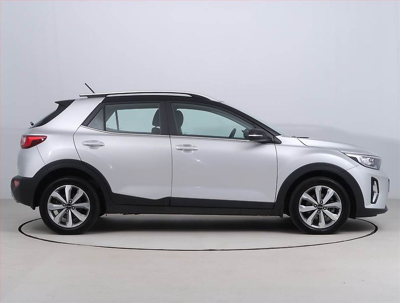 Kia Stonic (2023) Exclusive 1.0 T-GDI, EXCLUSIVE - fotka 6 z 21