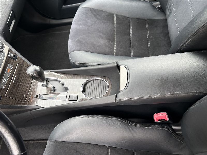 Toyota Avensis 1,8 VVT- i 108 KW AUTOMAT CZ - fotka 14 z 23