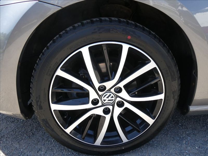 Volkswagen Golf 1,4 TSi 103kW DSG, webasto - fotka 17 z 51