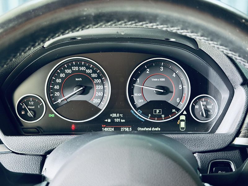 BMW Řada 3 (2015) 335d*X-drive*M-packet*CZ* - fotka 16 z 32