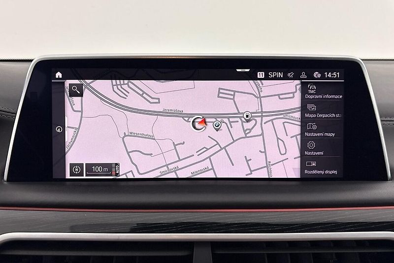 BMW Řada 7 750d xDrive - fotka 18 z 26