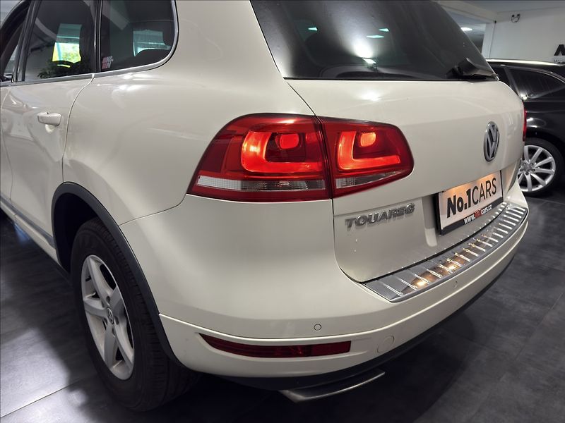 Volkswagen Touareg 3,0   TDI PO ROZVODECH ACC 360 - fotka 26 z 28