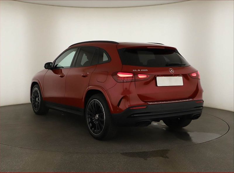Mercedes-Benz GLA (2026) 200, AMG Line, Navigace - fotka 4 z 18