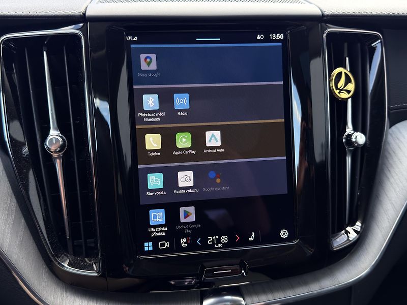 Volvo XC60 T8 AWD RECH.*ULTRA DARK + kola - fotka 32 z 51