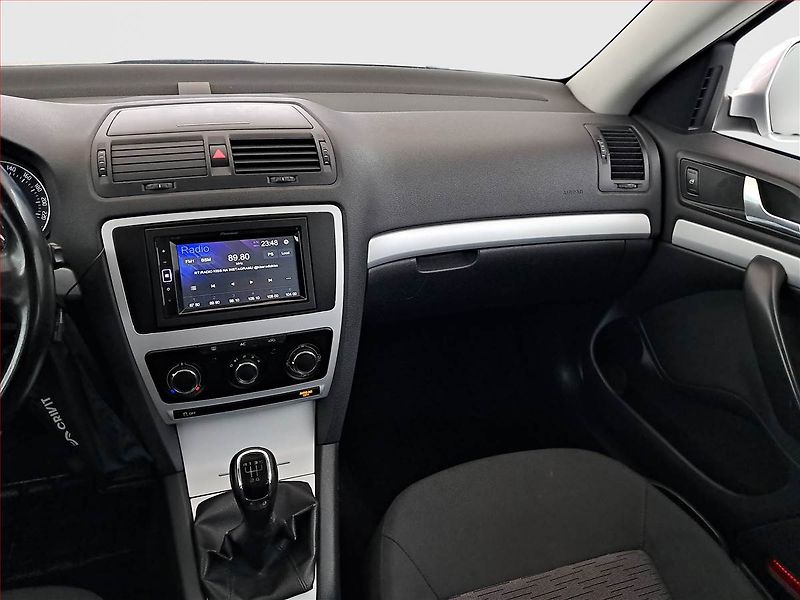 Škoda Octavia (2011) Ambiente 1.6 TDI, po STK - fotka 8 z 13