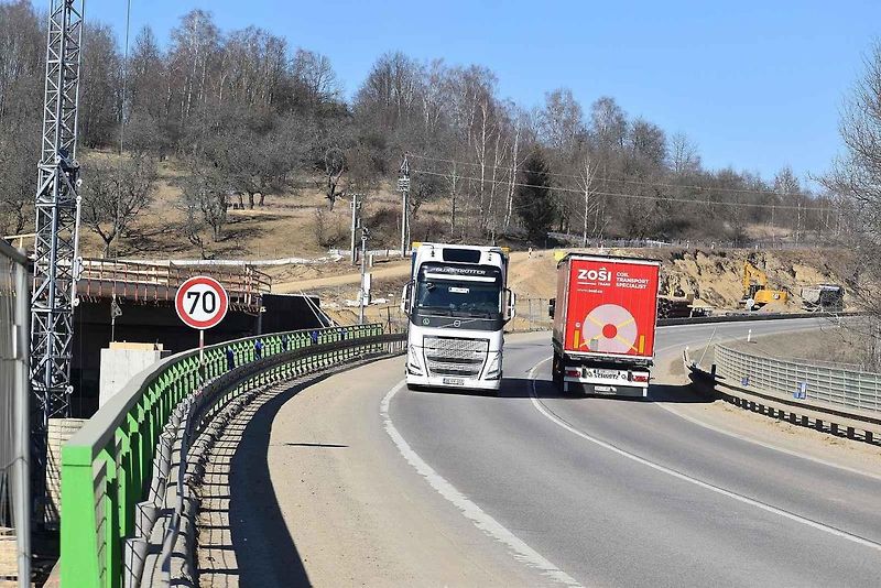Památník obětem tragické nehody u Nažidel.