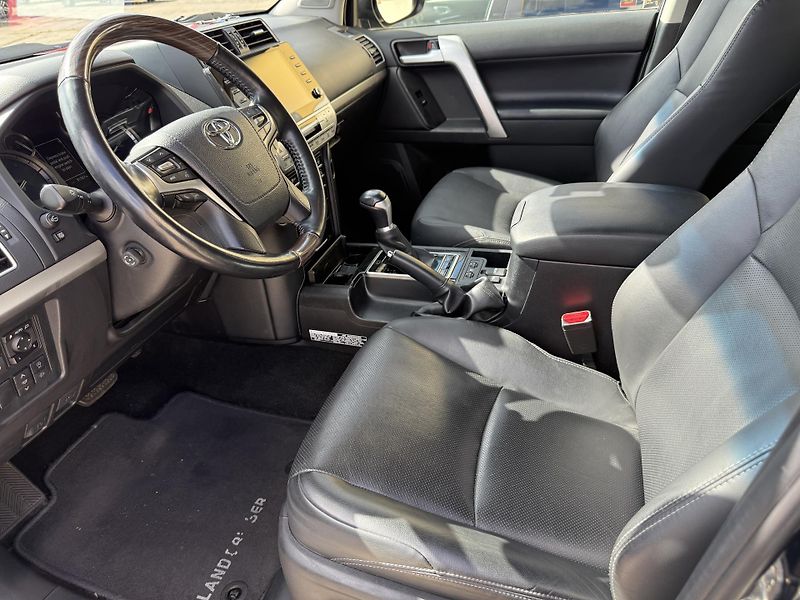 Toyota Land Cruiser 2.8 D-4D AT AWD 150kW Executiv - fotka 10 z 25