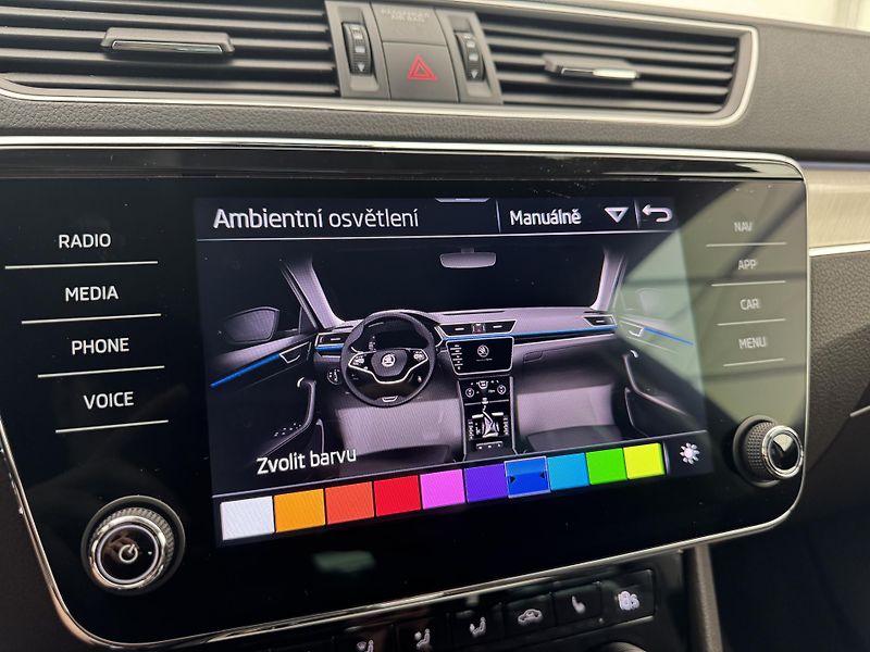 Škoda Superb 1.4tsi*Plug-In*160kw*L&K*PANO* - fotka 34 z 44