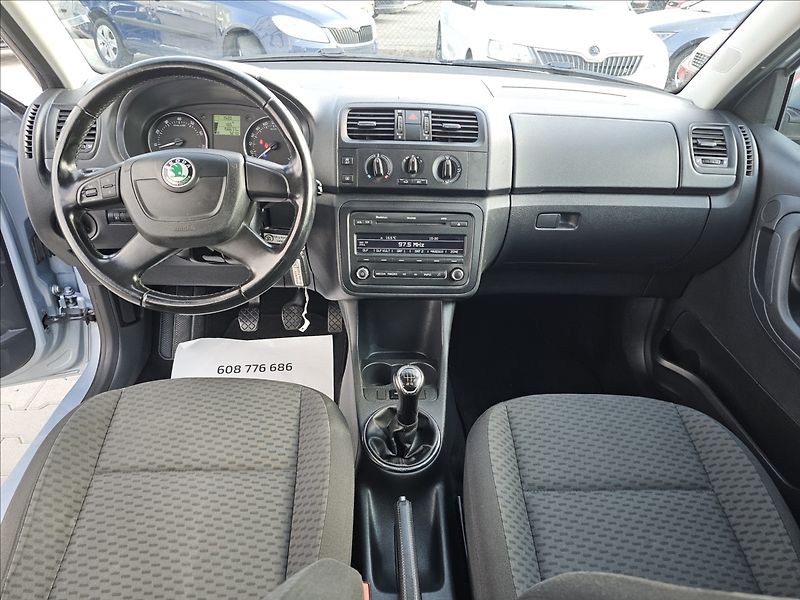 Škoda Fabia II 1,2TSi 77KW Ambiente - fotka 21 z 42