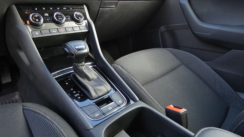 Škoda Karoq 2.0 TDI Ambition DSG - fotka 6 z 24
