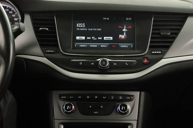 Opel Astra (2019) 1.4 T, Tempomat, Park. senzory - fotka 10 z 12
