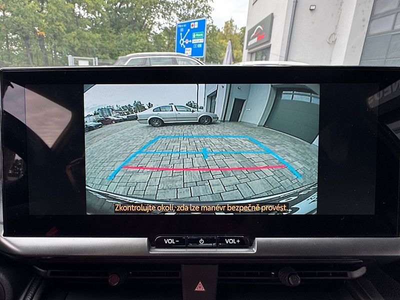 Toyota C-HR (2025) 1.8 Hybrid 140k Executive - fotka 21 z 32