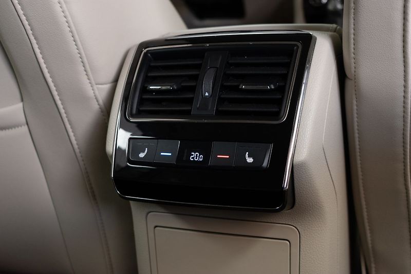 Škoda Superb TDI 147kW 4x4*L&K*TAŽNÉ*ČR 1.M - fotka 18 z 49