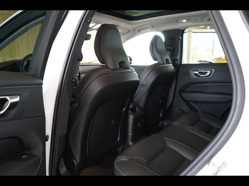 Volvo XC60 T8 PLUS Dark, Ventilace, 360° - fotka 43 z 48