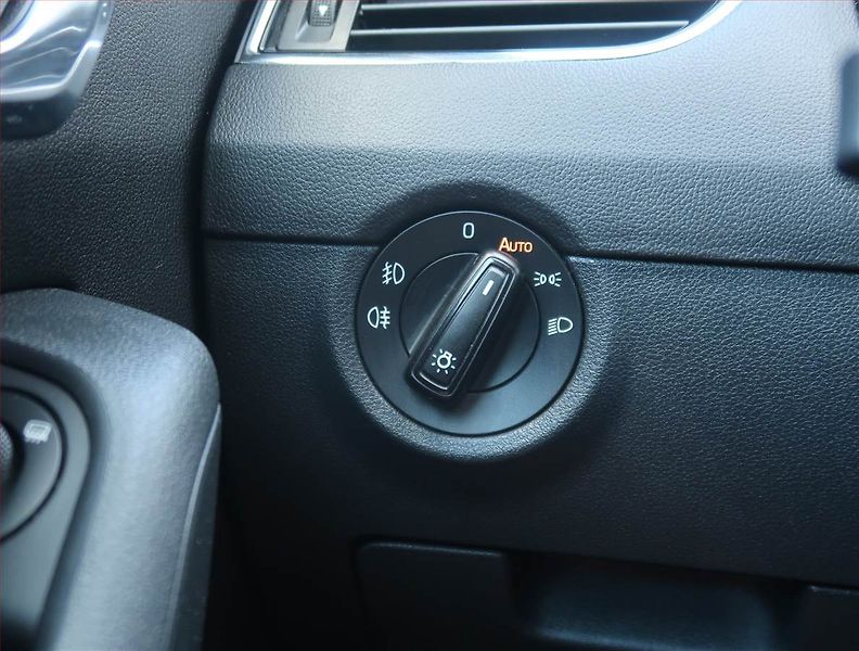 Škoda Octavia (2014) 2.0 TDI 4x4, 4X4, Xenony - fotka 21 z 25