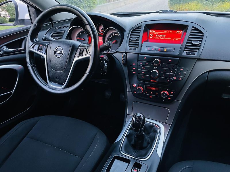 Opel Insignia 2.0CDTi MANUÁL TAŽNÉ SENZORY - fotka 22 z 36