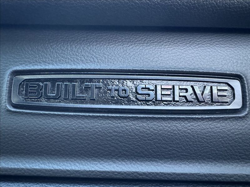 RAM 1500 5,7 V8 HEMI LPG BUILT TO SERVE - fotka 28 z 50
