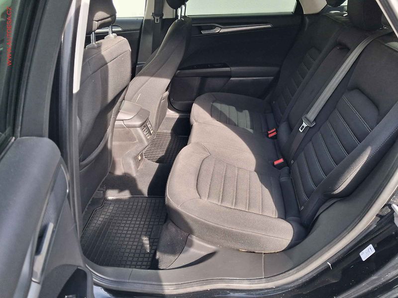Ford Mondeo (2015) 2.0 TDCi, AC, navi, park - fotka 10 z 16
